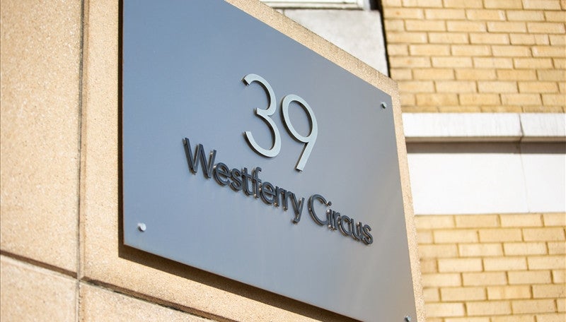 Flat Westferry Circus in Greater London