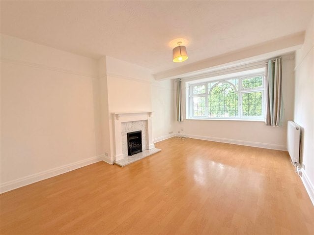 Flat Uxbridge Road in Greater London
