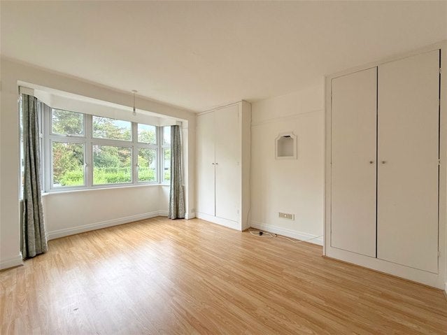 Flat Uxbridge Road in Greater London