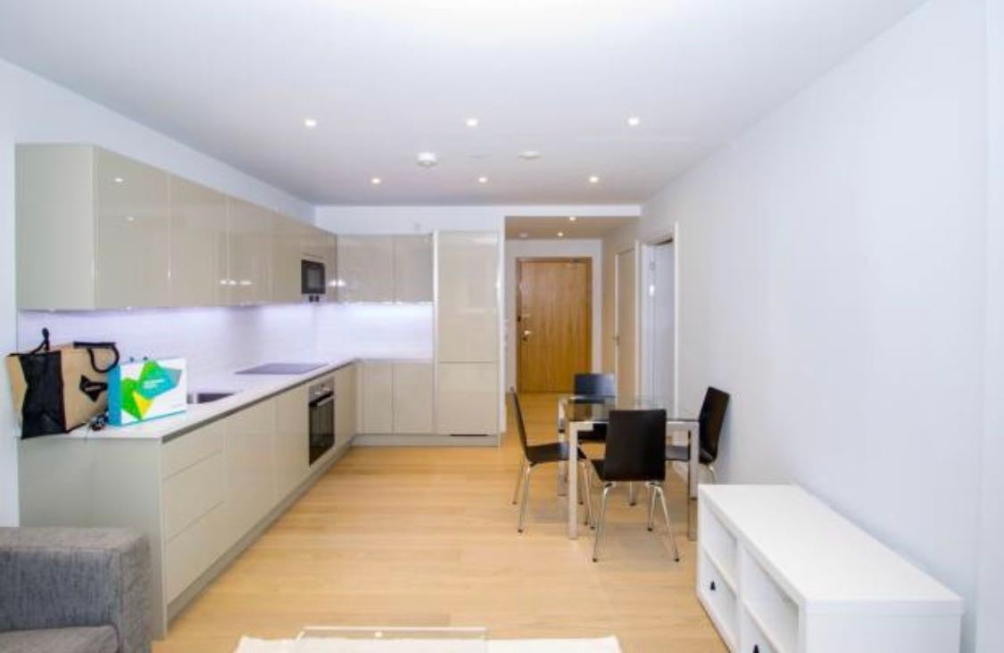 Flat Sayer Street in Greater London
