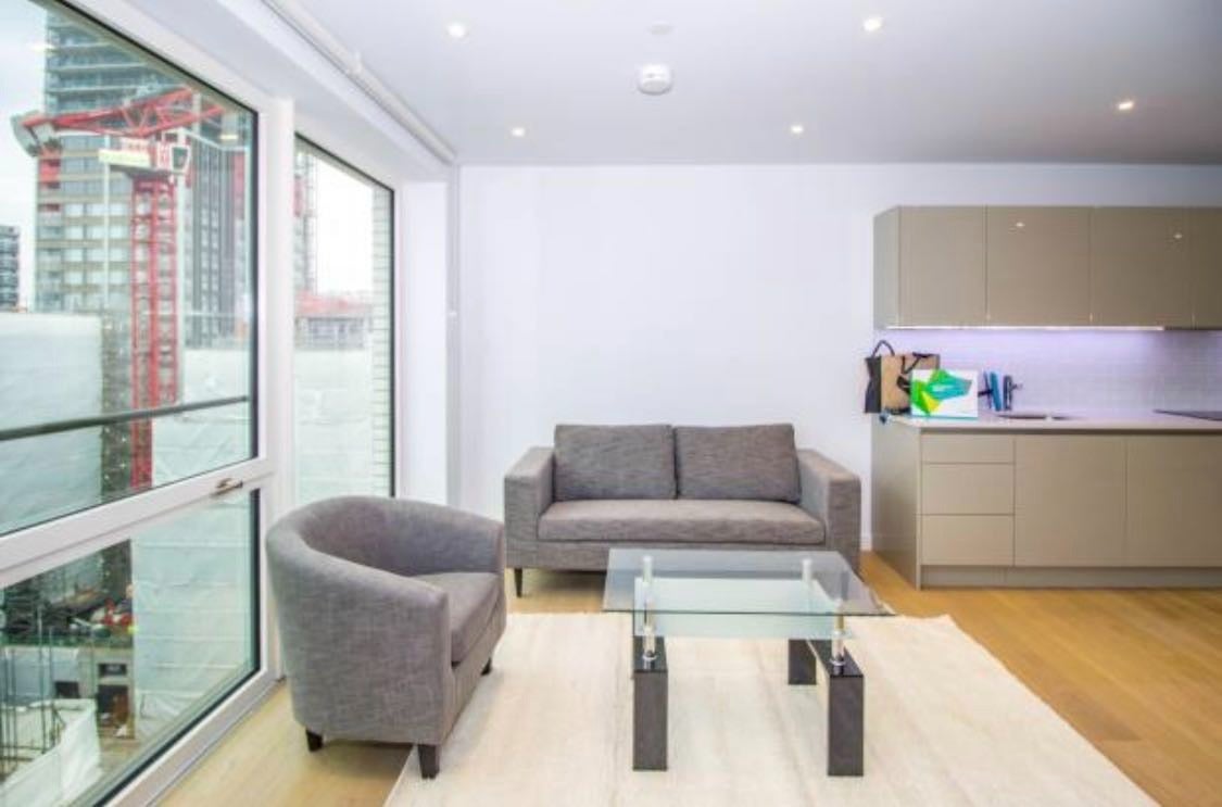 Flat Sayer Street in Greater London