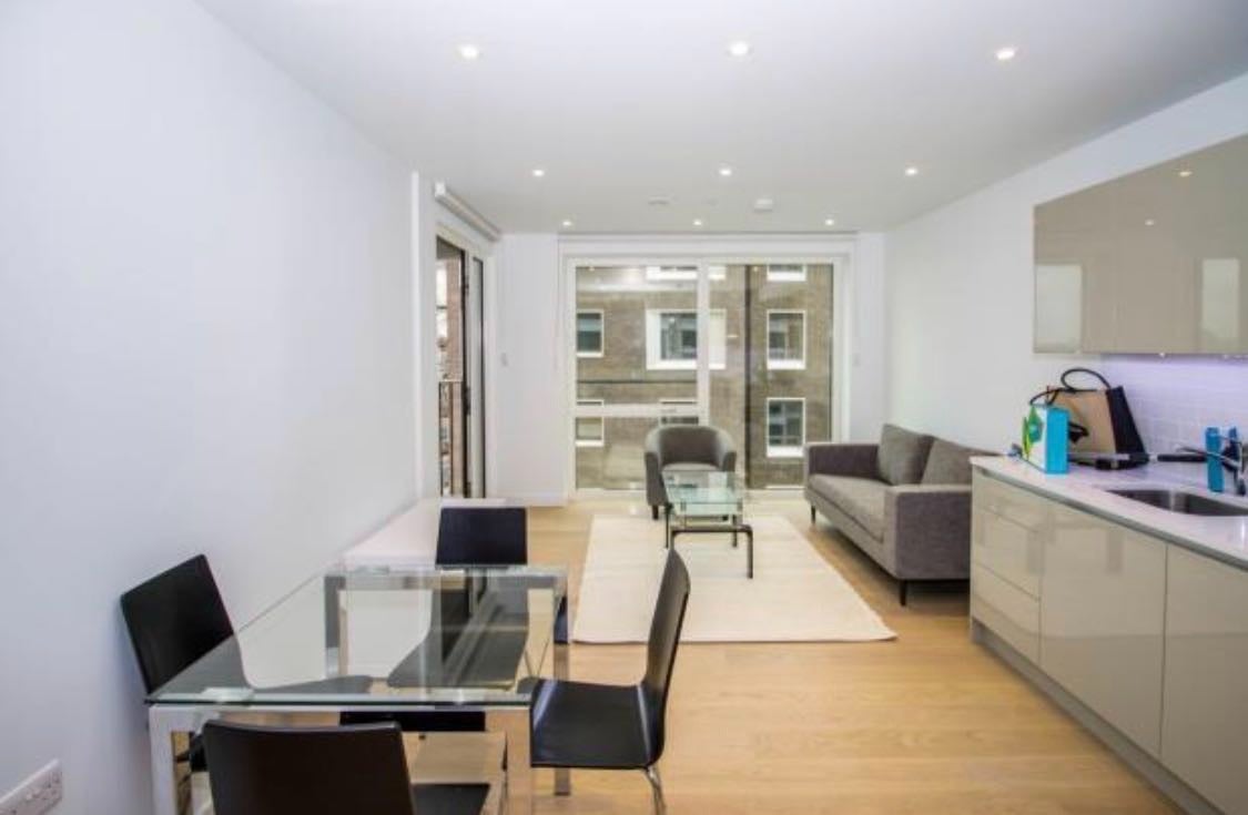 Flat Sayer Street in Greater London