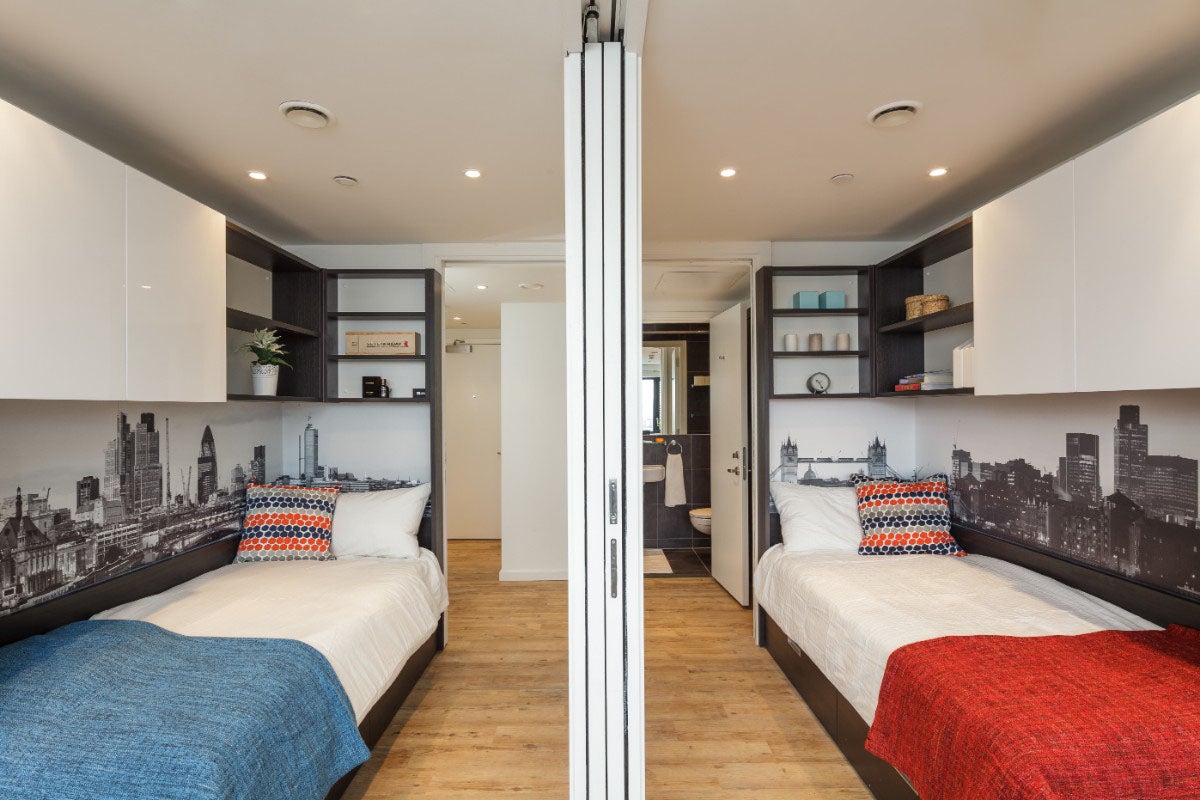 Room Westminster Bridge Road in Greater London