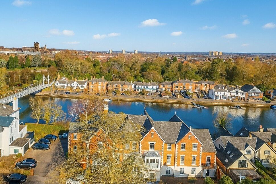 Flat Lower Park Road in Chester