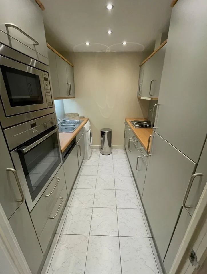 Flat Queen Elizabeth Street in Greater London