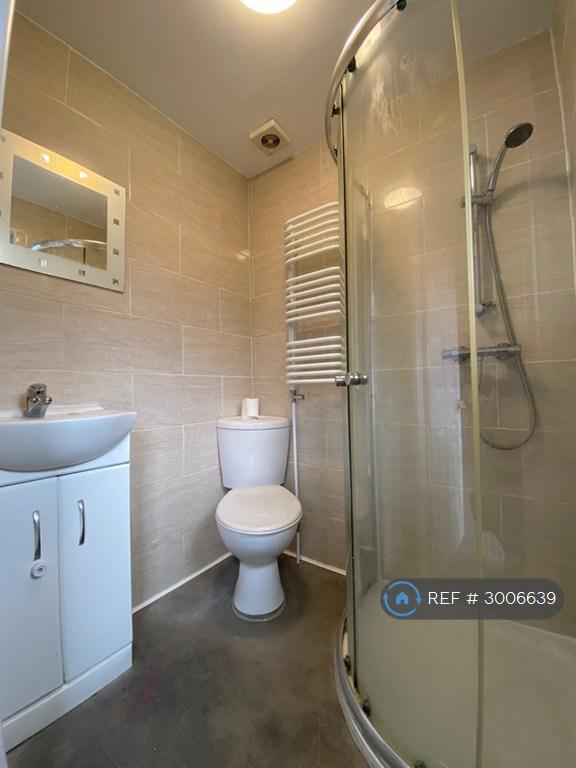 Room Lees Road in Greater London