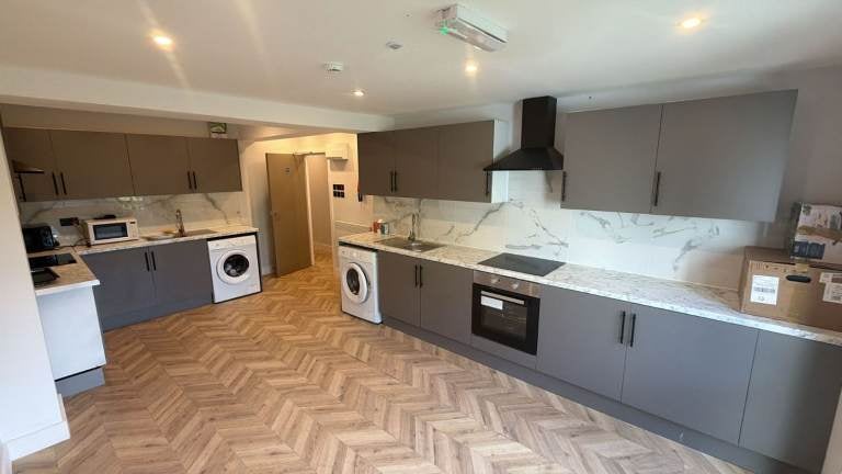 Flat Nightingale Road in Greater London