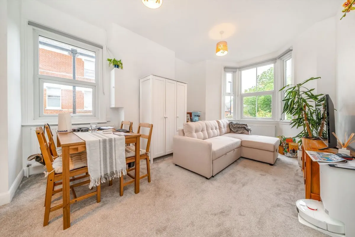 Flat Chiswick Lane in Greater London