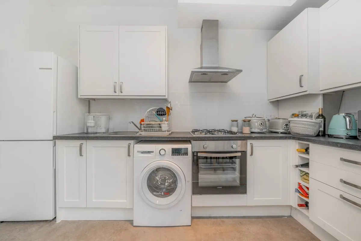Flat Chiswick Lane in Greater London