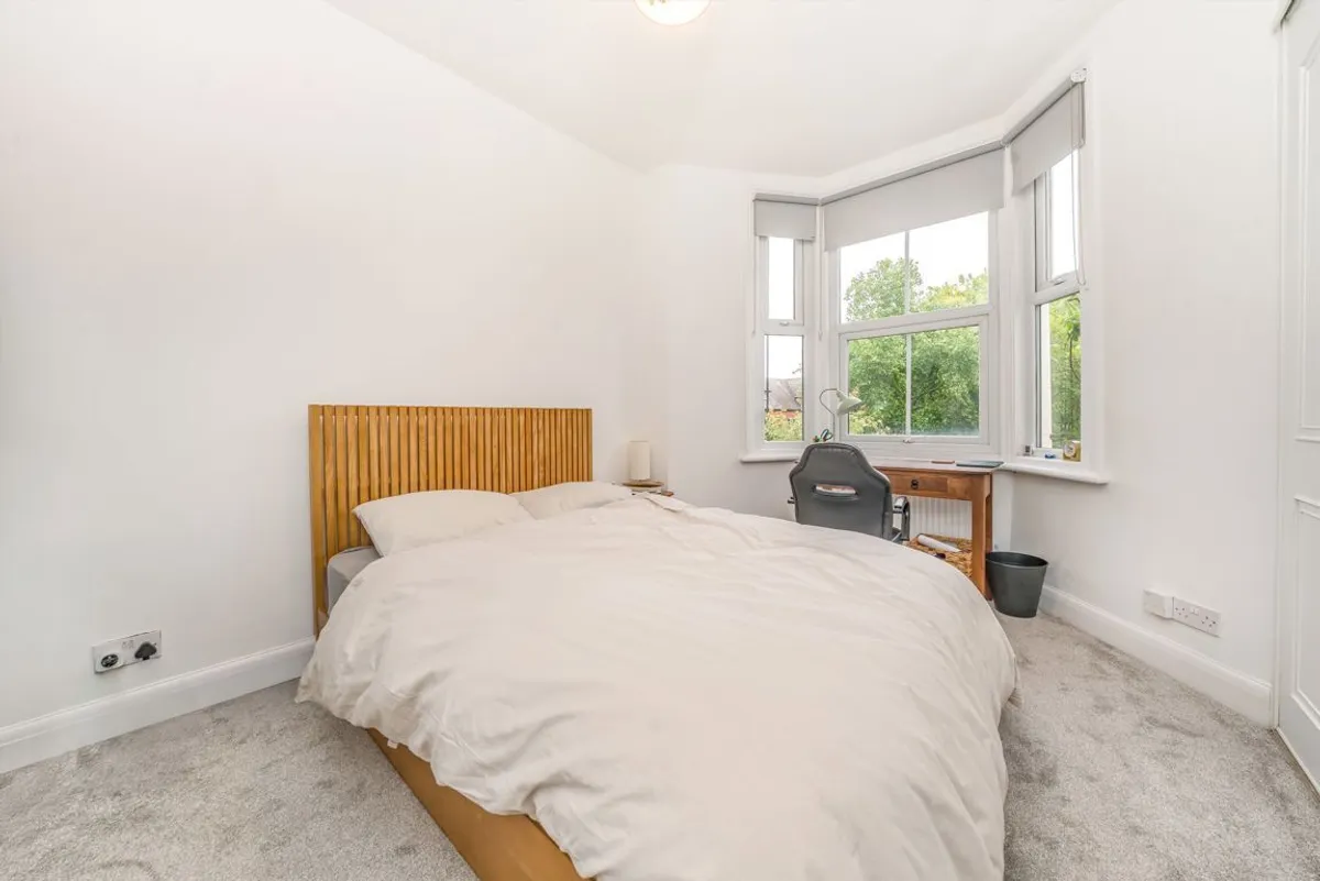 Flat Chiswick Lane in Greater London