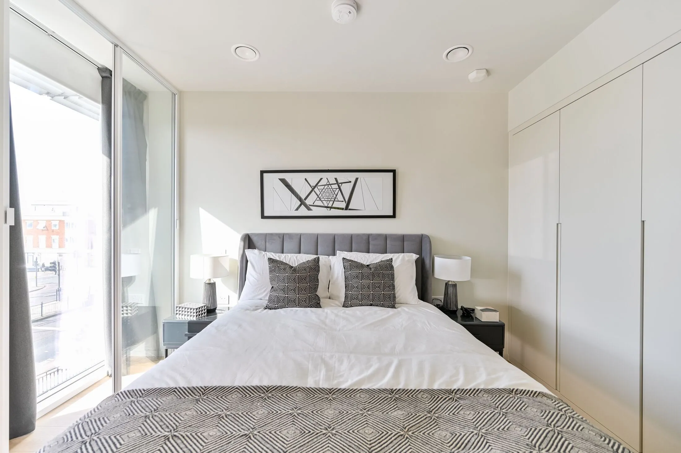 Flat Bath Road in Greater London