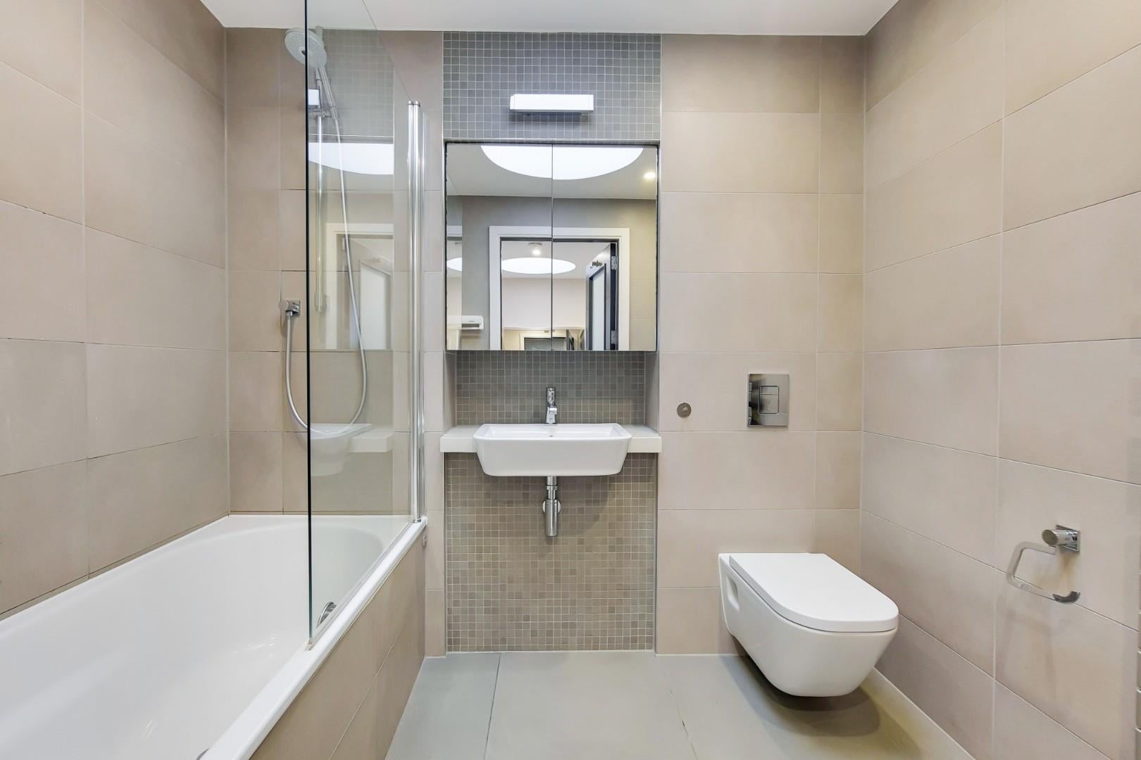 Flat Goswell Road in Greater London