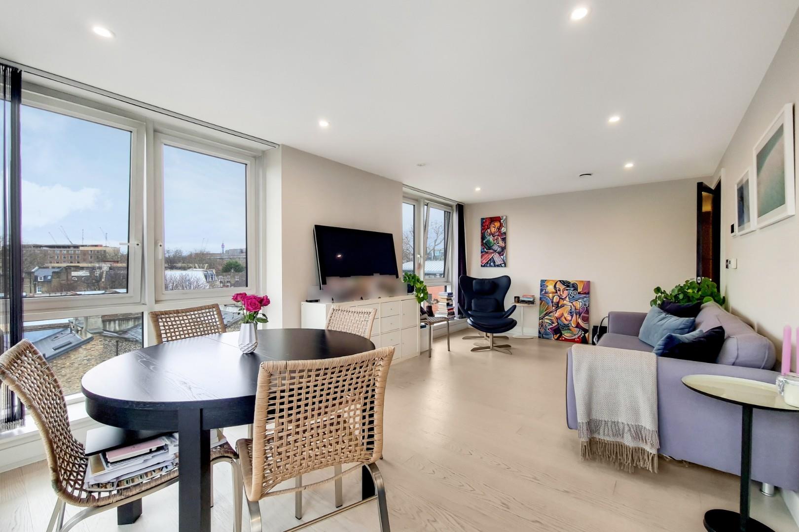 Flat Goswell Road in Greater London