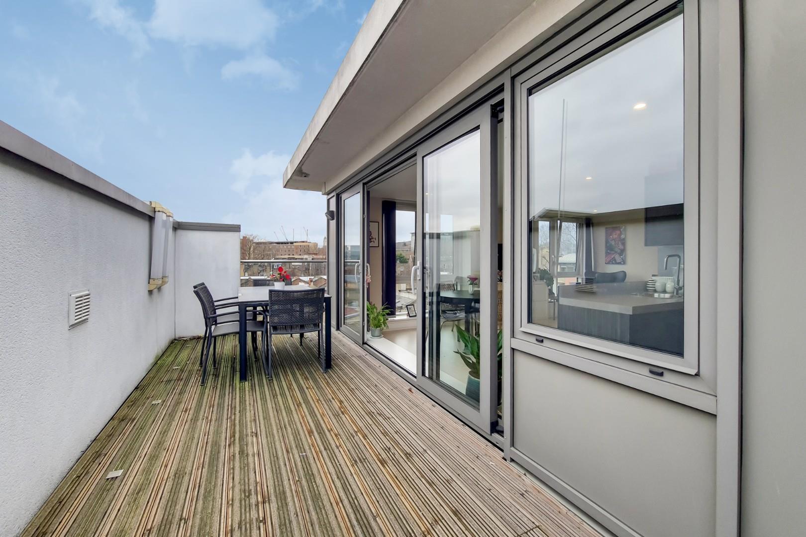 Flat Goswell Road in Greater London