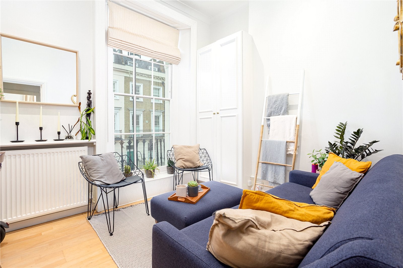 Flat Warwick Way in City of Westminster