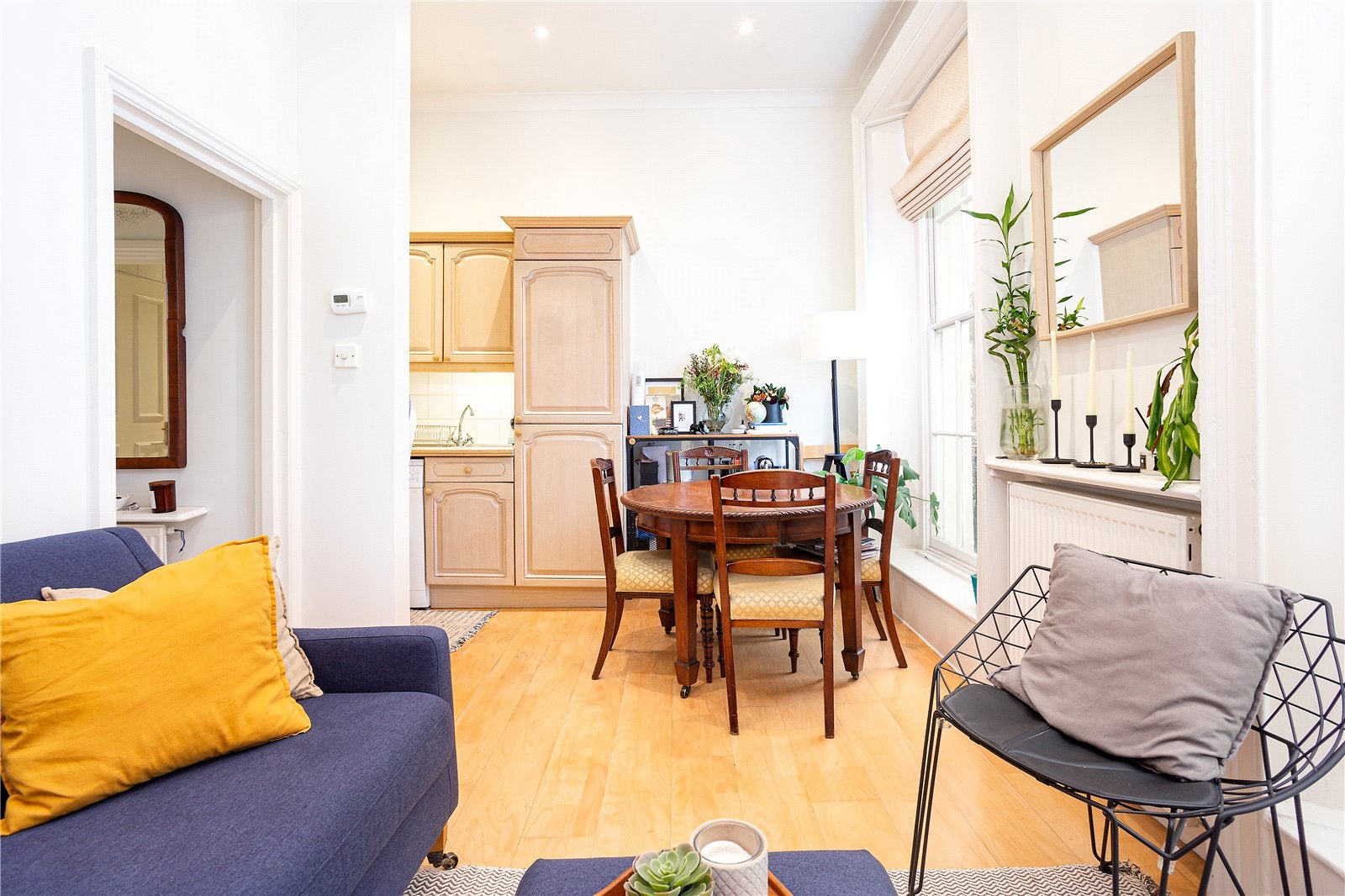 Flat Warwick Way in City of Westminster