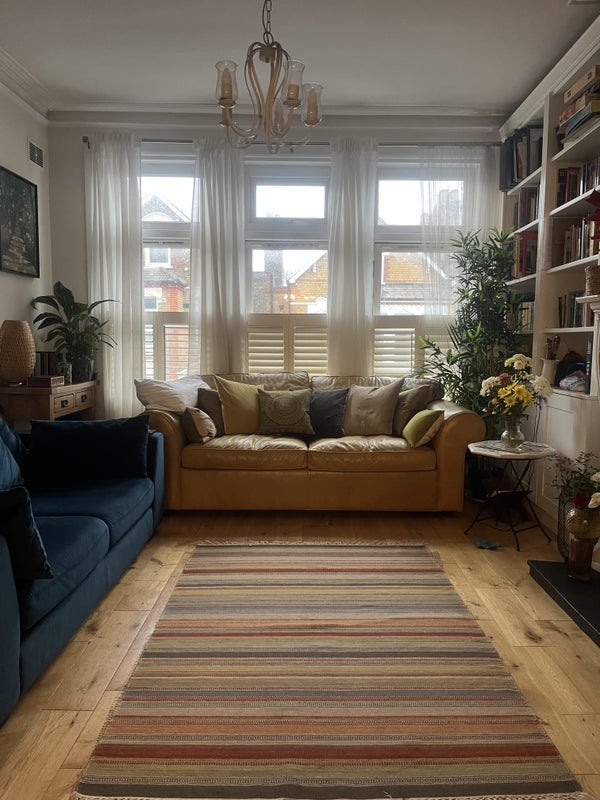 Room Halesworth Road in Greater London