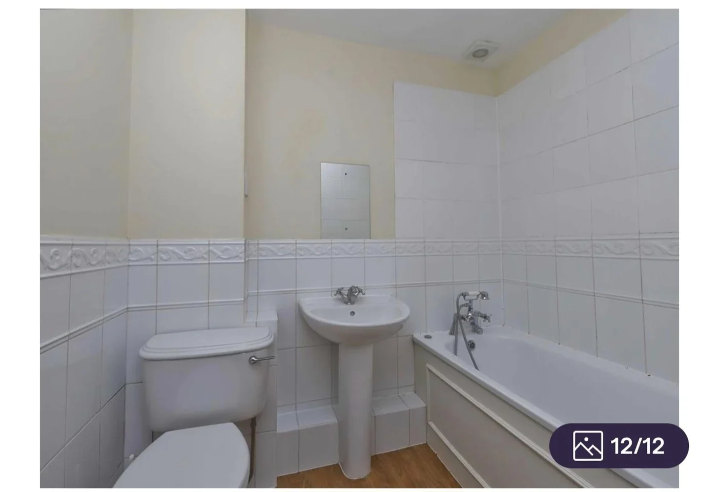 Room Kingston Lane in Greater London