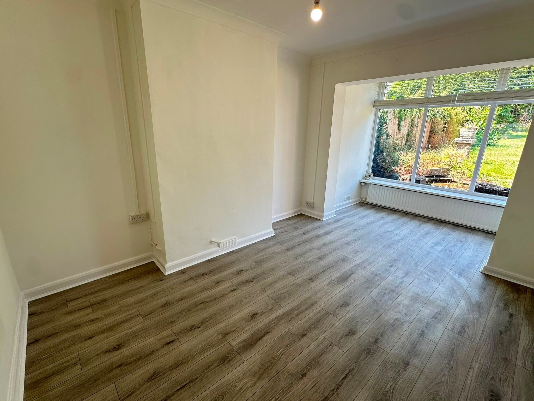 Flat Aldersley Road in Wolverhampton