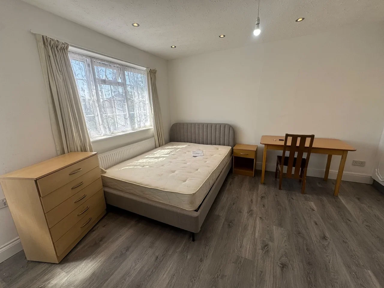 Room Barchester Road in Greater London