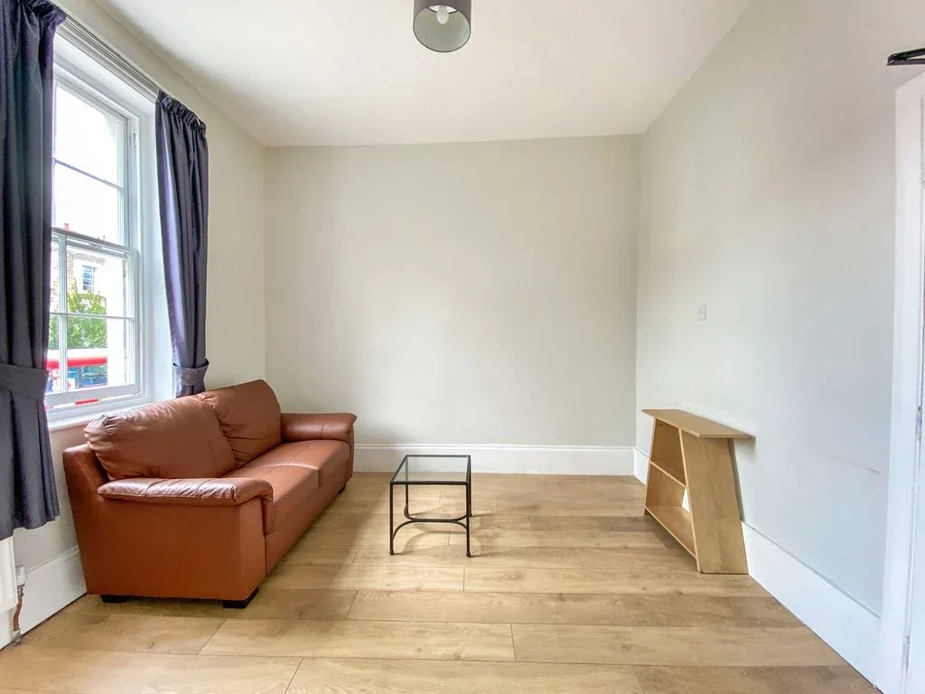 Flat Caledonian Road in Greater London