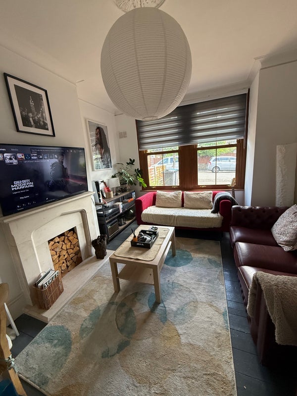 Room Charnwood Road in Greater London