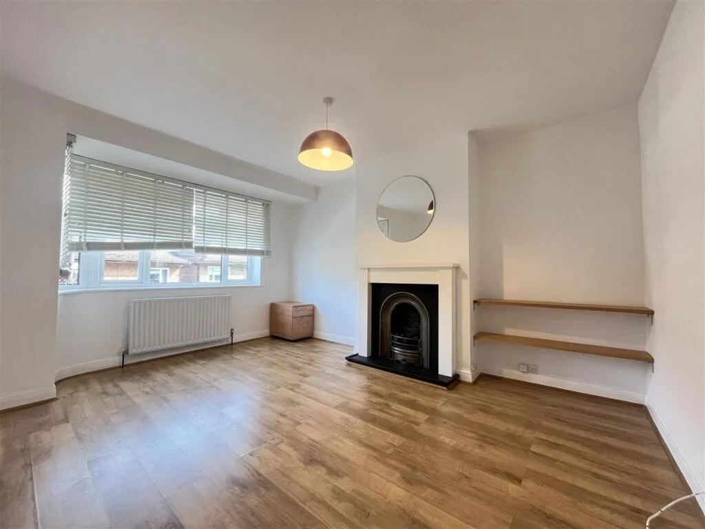 Flat Falcourt Close in Greater London