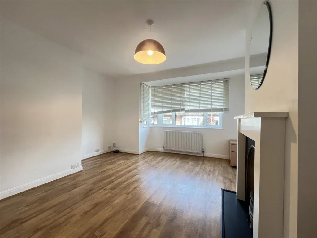 Flat Falcourt Close in Greater London
