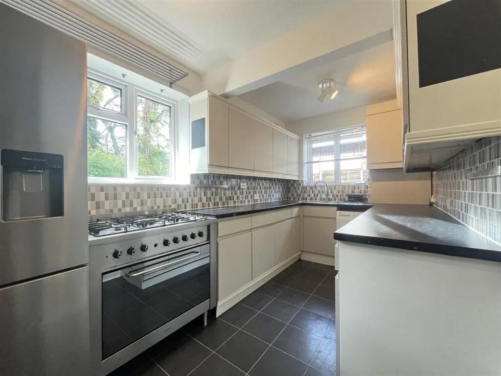 Flat Falcourt Close in Greater London