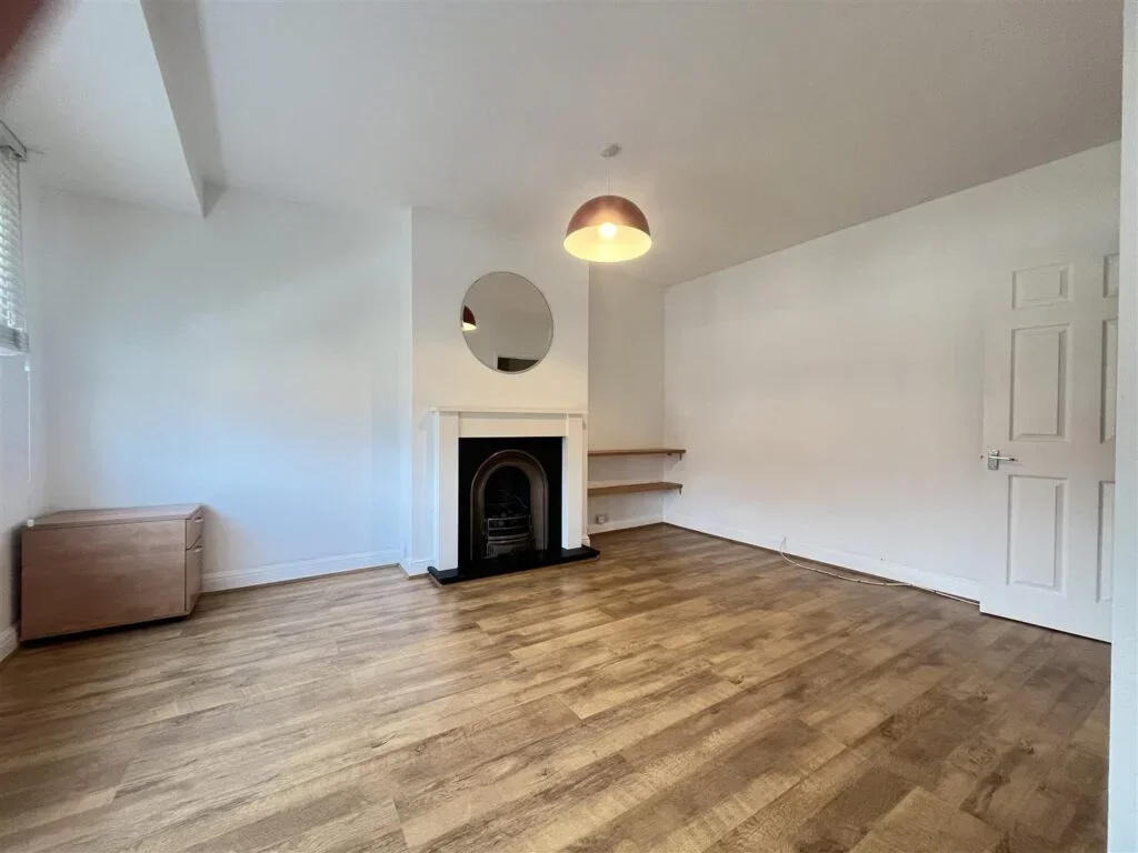 Flat Falcourt Close in Greater London