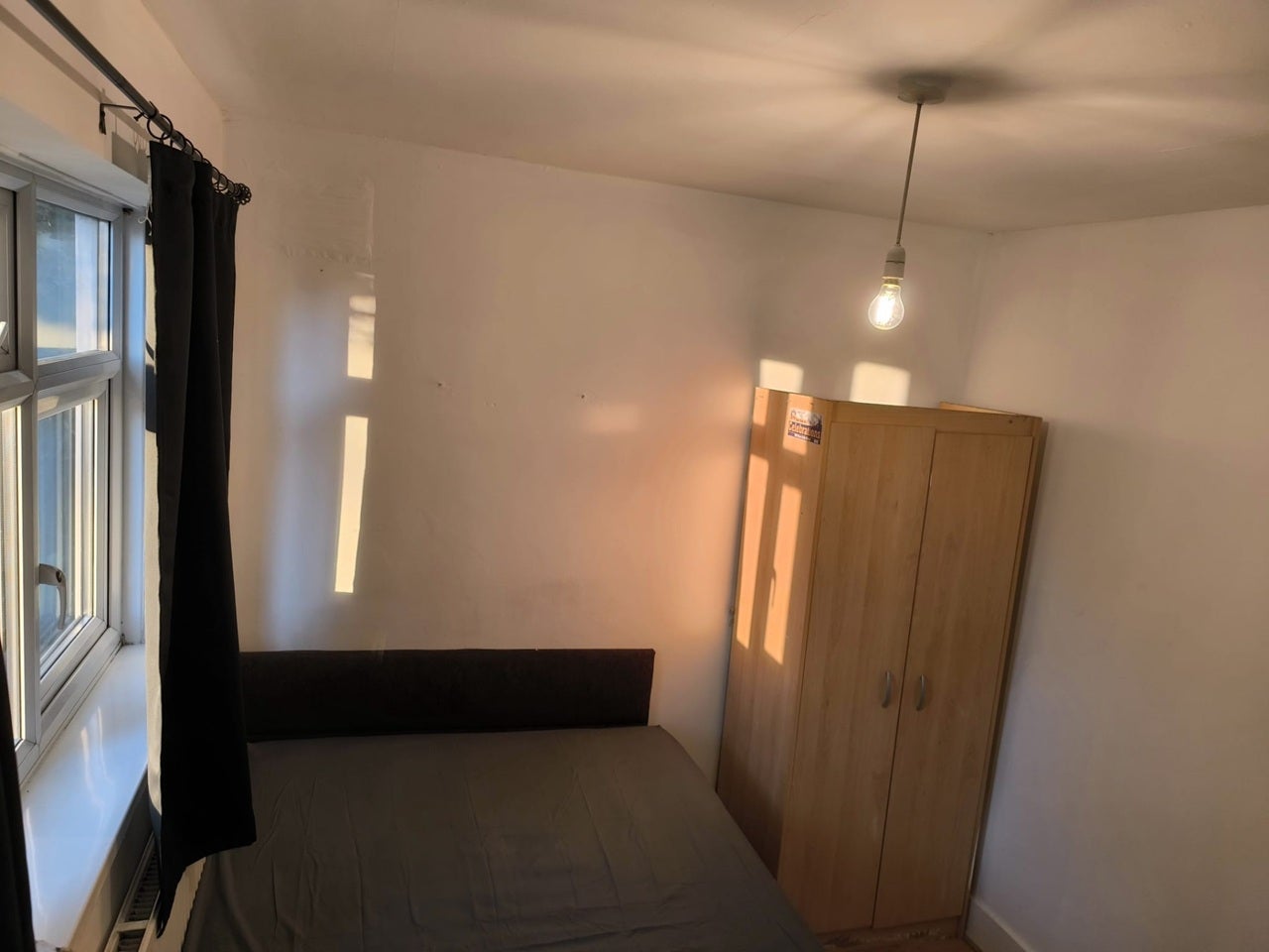 Room Stevenage Road in Greater London