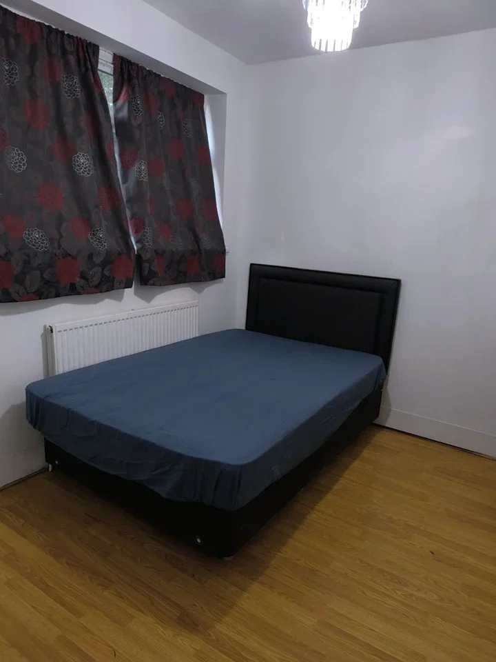 Room Stevenage Road in Greater London