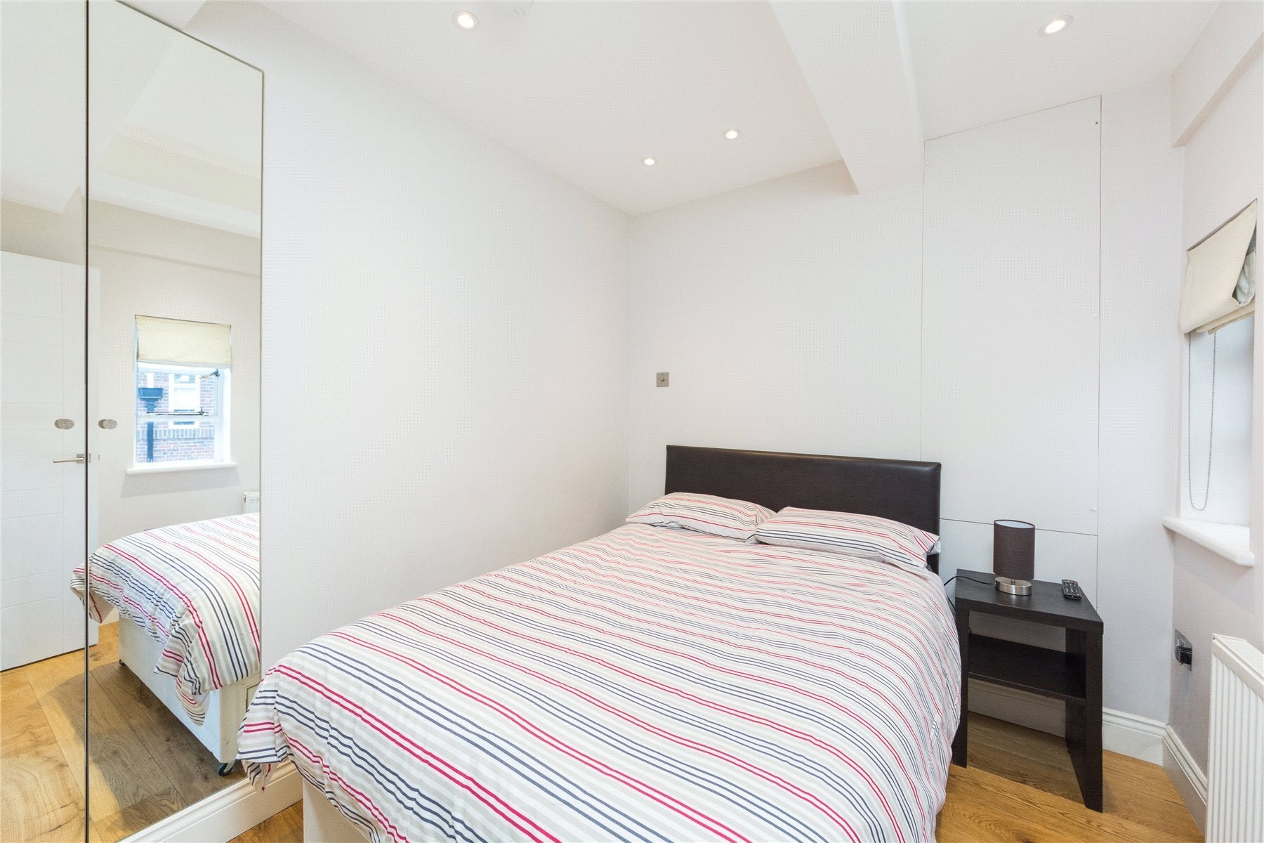 Flat Sloane Avenue in Greater London