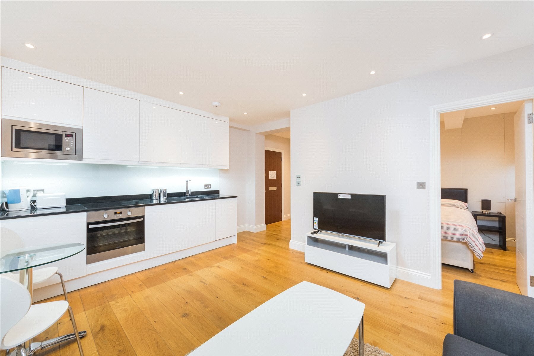 Flat Sloane Avenue in Greater London