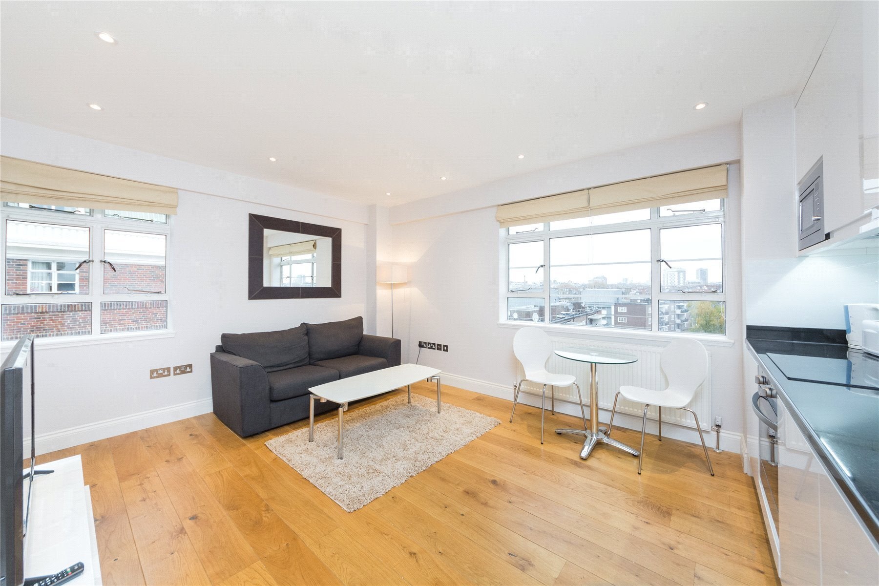 Flat Sloane Avenue in Greater London