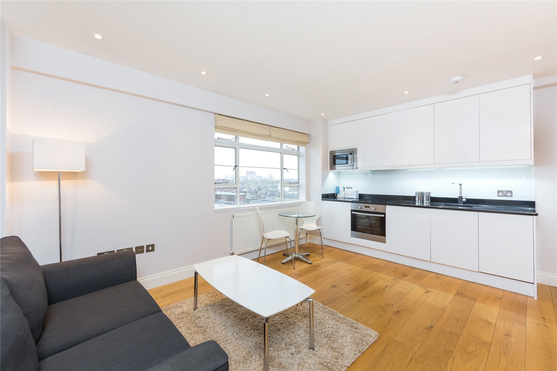 Flat Sloane Avenue in Greater London