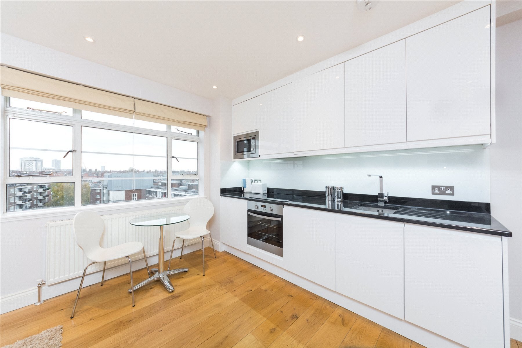 Flat Sloane Avenue in Greater London