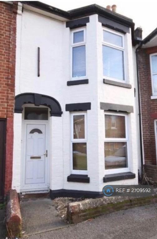 Flat Thackeray Road in Southampton