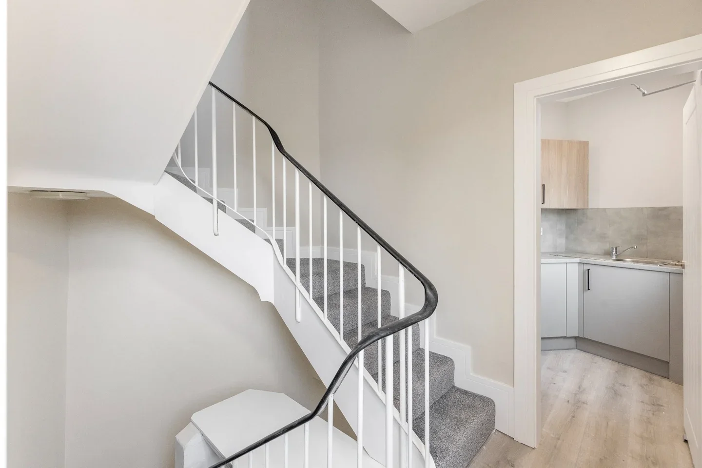 Flat Grafton Road in Greater London