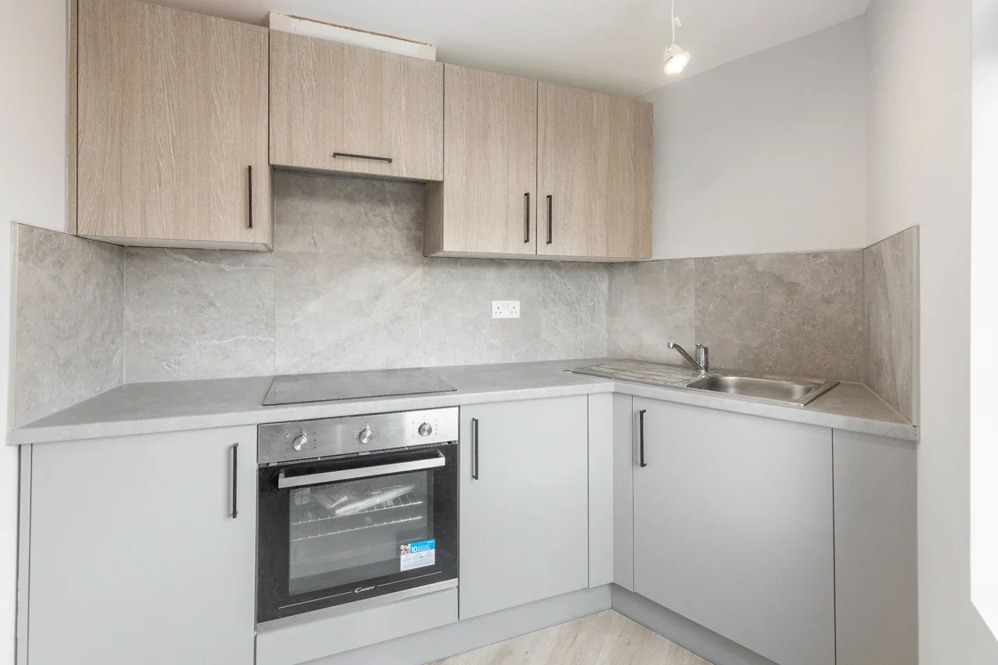 Flat Grafton Road in Greater London