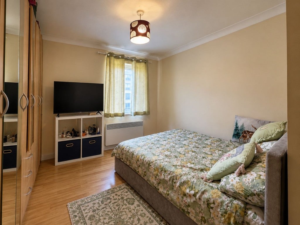 Flat Walsingham Close in Welwyn Hatfield