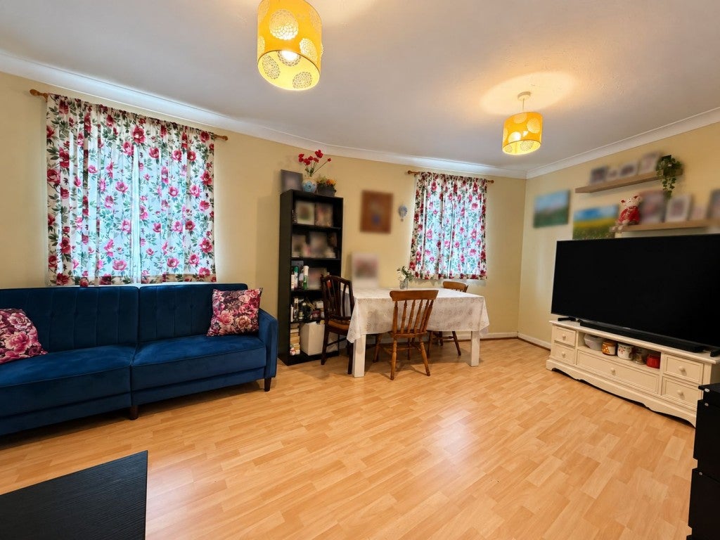 Flat Walsingham Close in Welwyn Hatfield