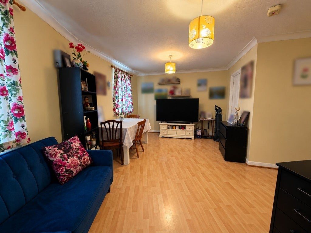 Flat Walsingham Close in Welwyn Hatfield