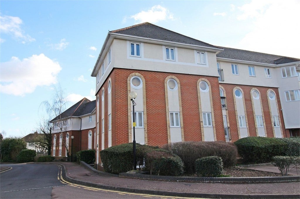 Flat Walsingham Close in Welwyn Hatfield