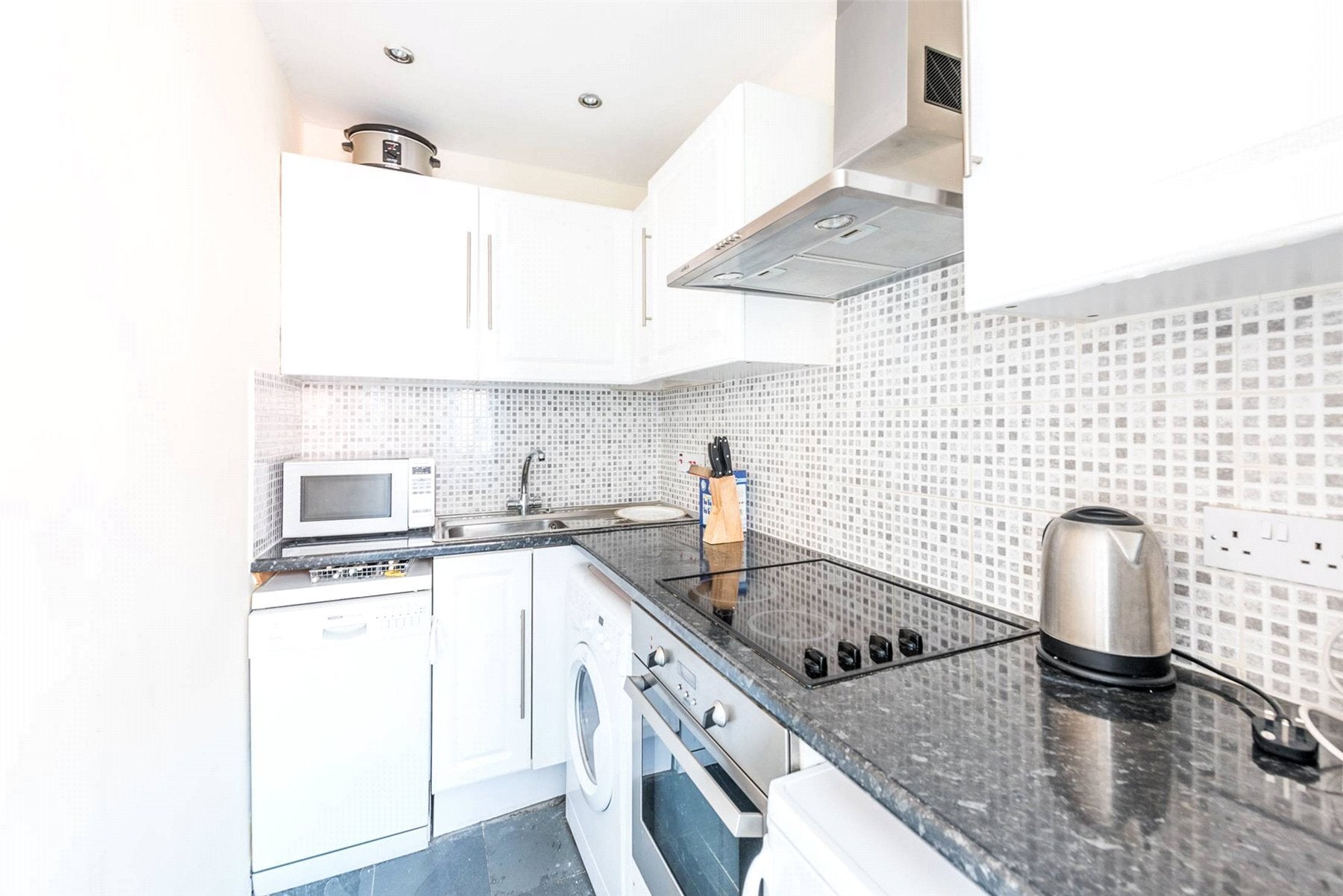 Flat Egerton Gardens in Greater London