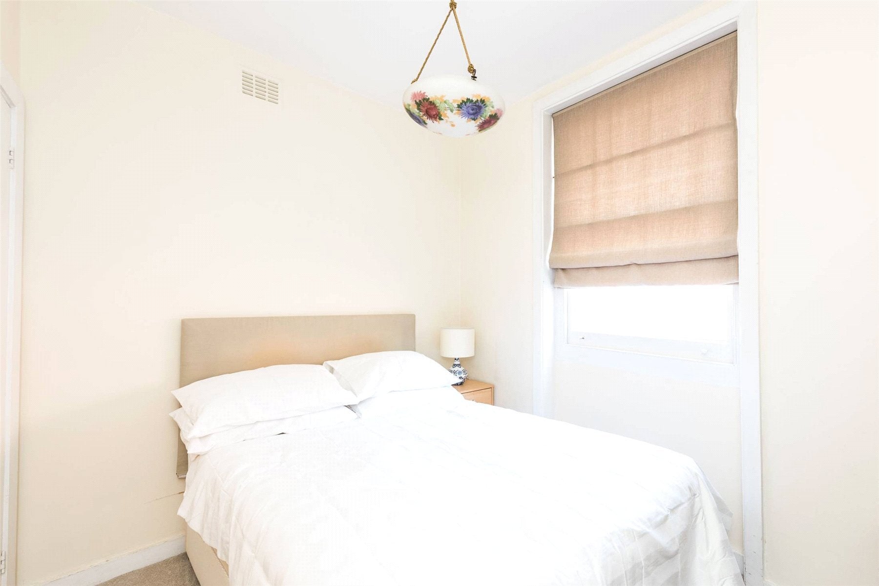 Flat Egerton Gardens in Greater London