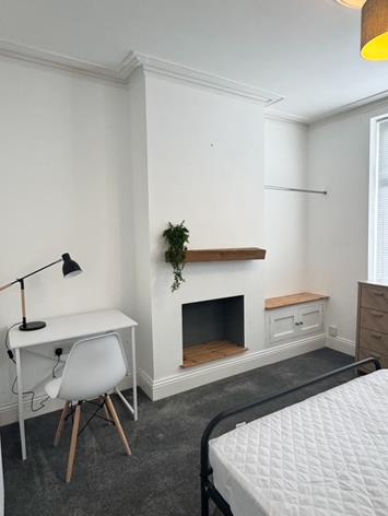 Room Kedleston Road in Derby