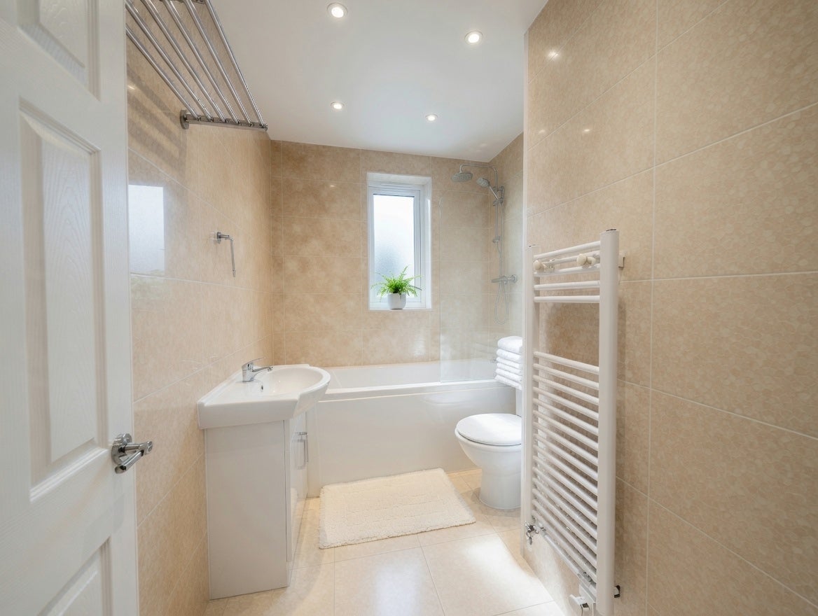 Room Kirkman Avenue in Salford