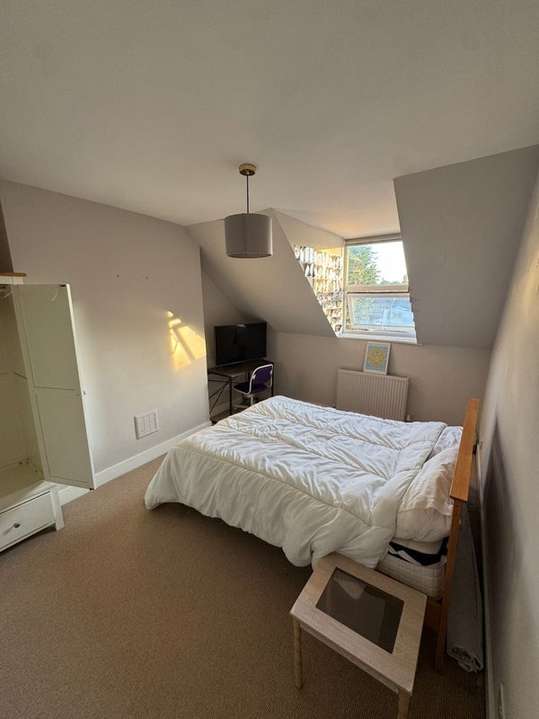 Room Romola Road in Greater London