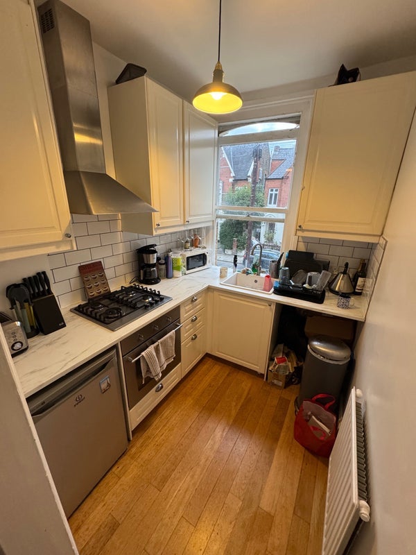 Room Romola Road in Greater London